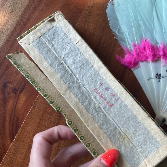 Vintage Chinese feather fan hand painted beautiful artwork kwong sing fan store - Picture 13 of 15